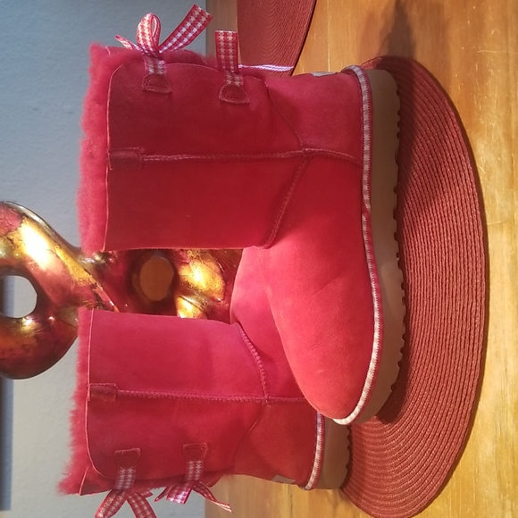 UGG red Bailey boots. Size 8 - Picture 4 of 7